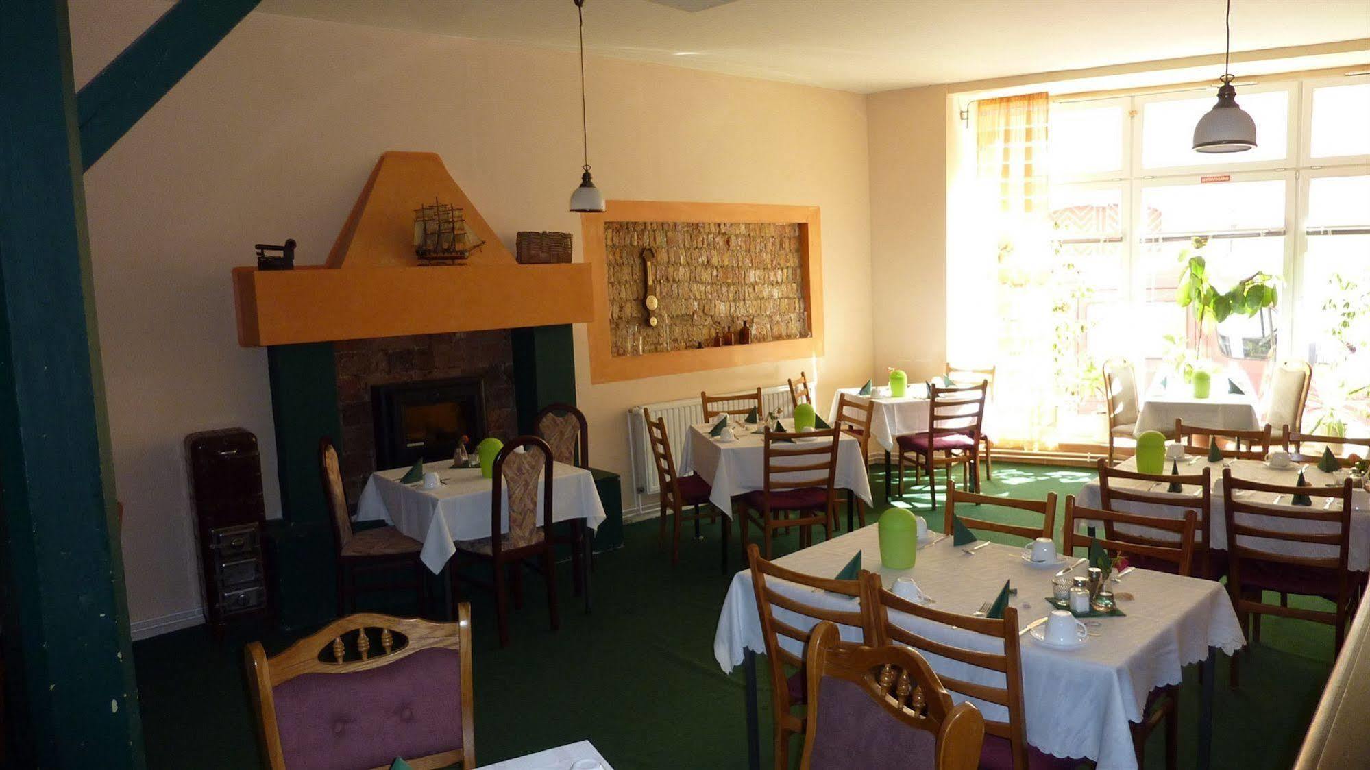 Altstadt Pension Hafenblick 施特拉尔松德 外观 照片