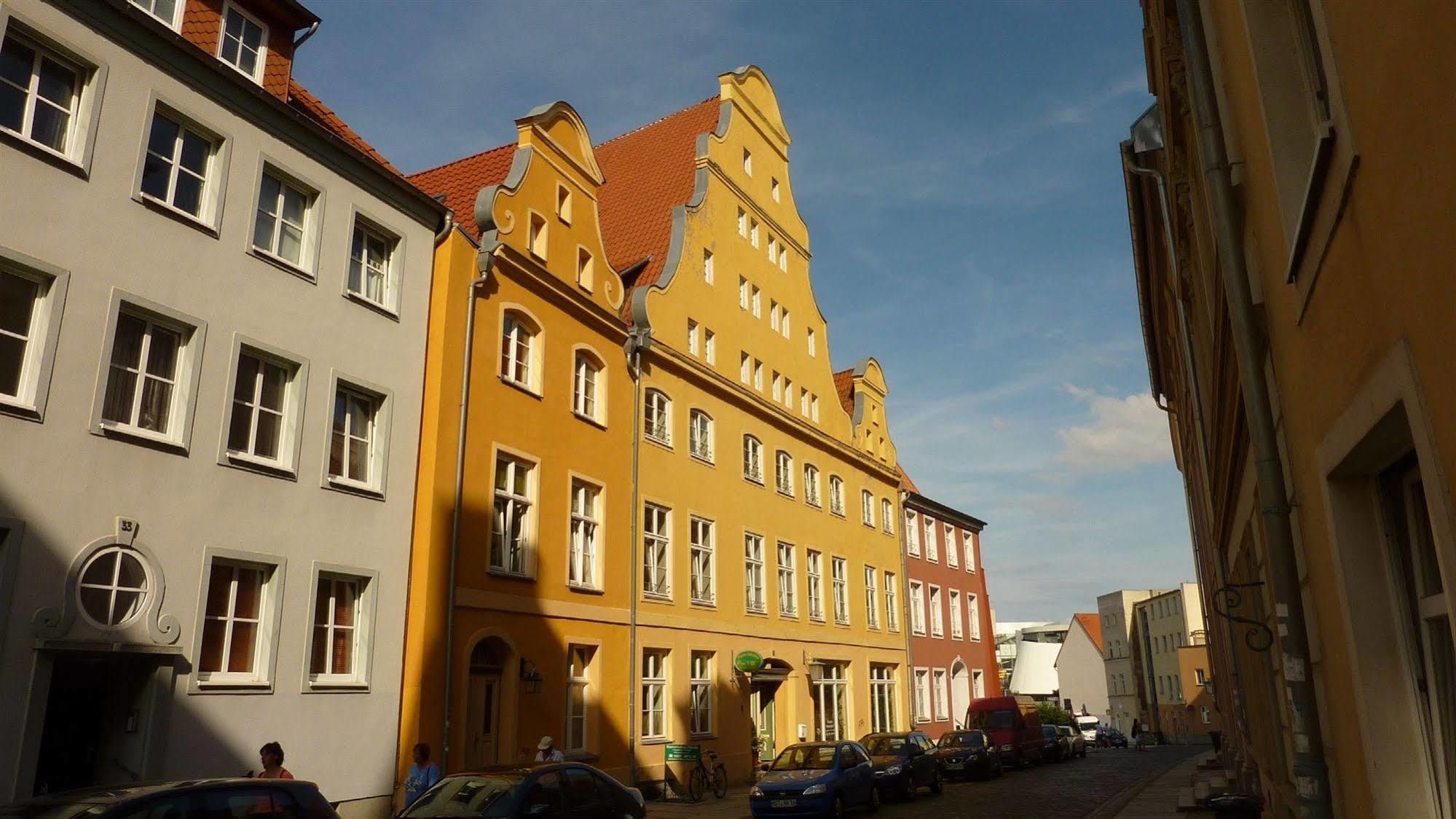 Altstadt Pension Hafenblick 施特拉尔松德 外观 照片