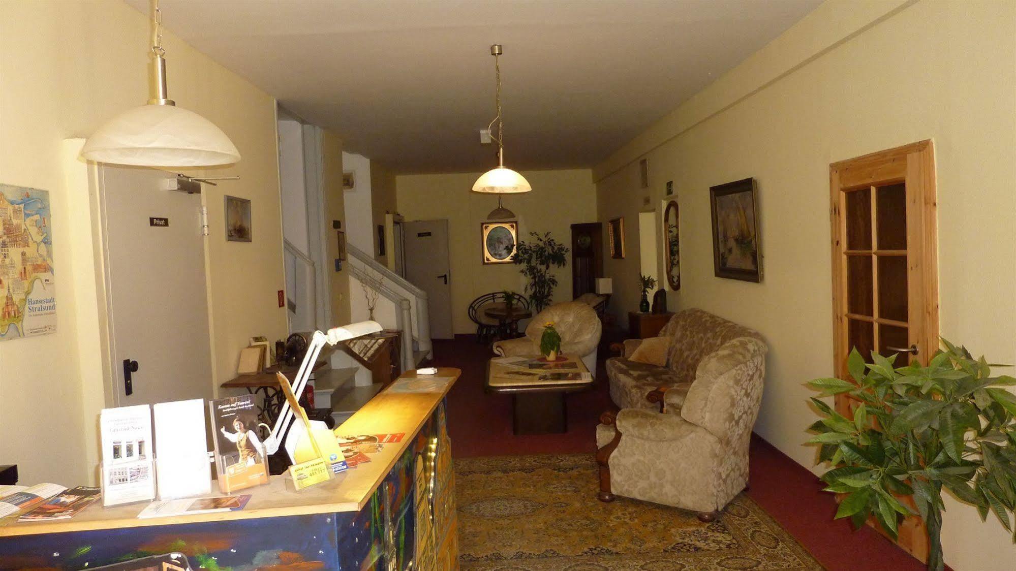 Altstadt Pension Hafenblick 施特拉尔松德 外观 照片