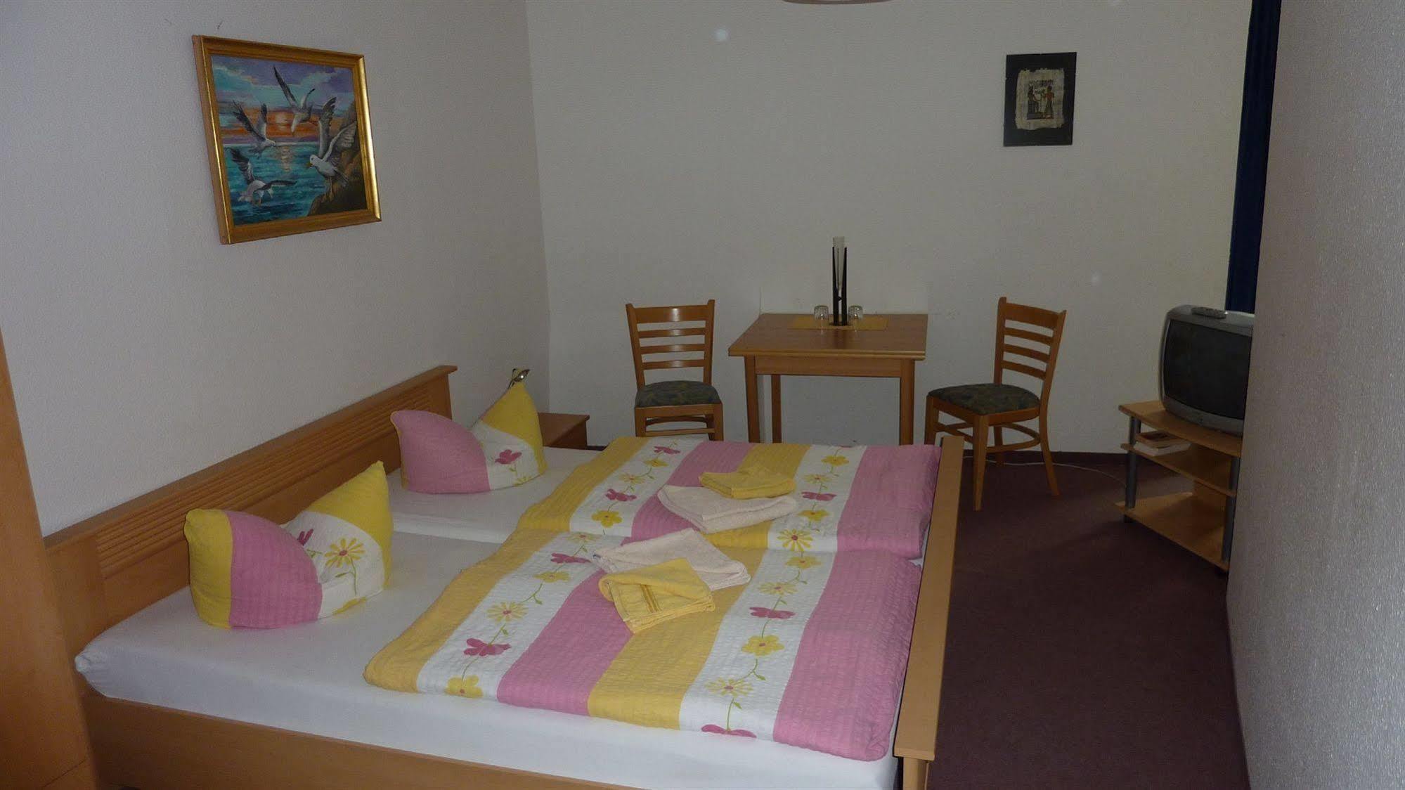 Altstadt Pension Hafenblick 施特拉尔松德 外观 照片