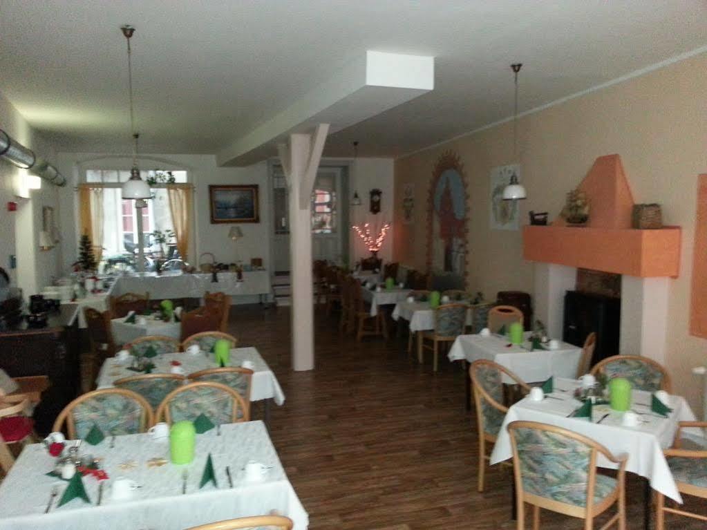 Altstadt Pension Hafenblick 施特拉尔松德 外观 照片
